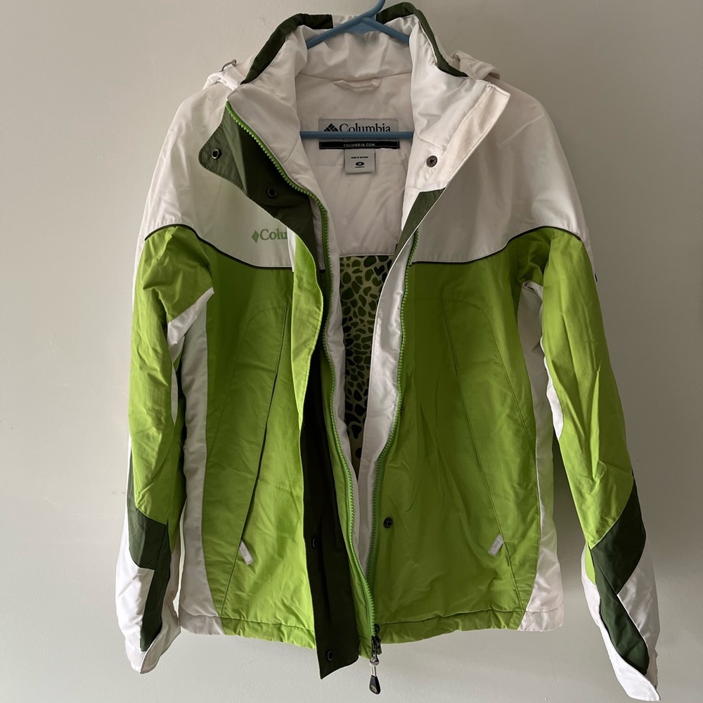 Columbia outdoors jacket waterproof size M white green color with hoddie